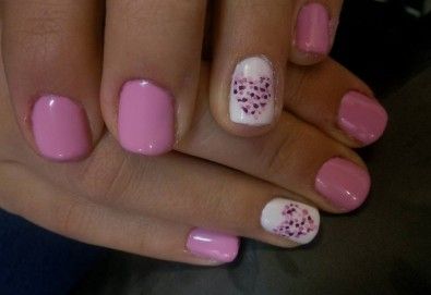 Amore! Маникюр с гел лак BlueSky и 2 или 4 рисувани декорации със сърца в различен цветови нюанс от Салон за красота Мечта