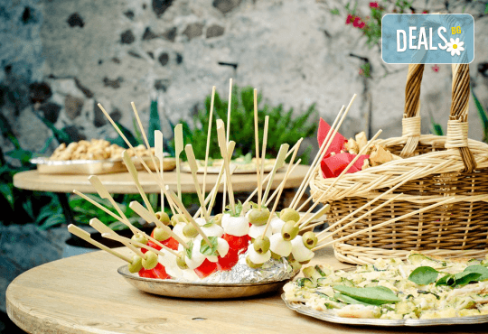 110 коктейлни хапки със средиземноморски бут, краставици и млечен мус, сиренца, прошуто и чоризо от My Style Event - Снимка 2