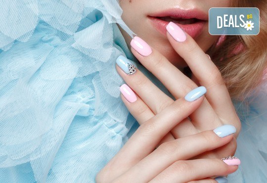 Перфектни ръце! Дълготраен маникюр с гел лак BlueSky, 2 декорации и масаж на длани в салон за красота Женско Царство в Центъра или Студентски град - Снимка 2