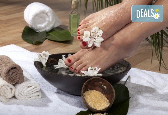 Педикюр с гел лак BlueSky, сваляне на стар гел лак по желание и 10% отстъпка при следващо посещение в салон Atelier Des Fleurs! - Снимка 2