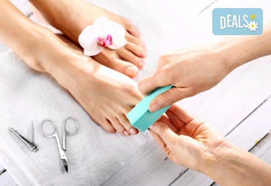 Красиво оформени и здрави нокти! Лечебен медицински педикюр от специалист във фризьоро-козметичен салон Вили - Снимка 4