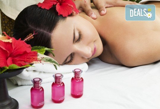 Заредете тялото си с енергия! 120-минутен Ломи-ломи хавайски масаж, пилинг с кокосови стърготини, Hot Stone терапия и йонна детоксикация в център GreenHealth - Снимка 2