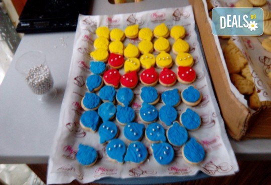 За децата! Сладък сет Детско партис 80 сладки асорти: цветенца, пеперуди или колички, шоколадови топки, мъфини, еклери с крем за детски рожден ден от Muffin House! - Снимка 6