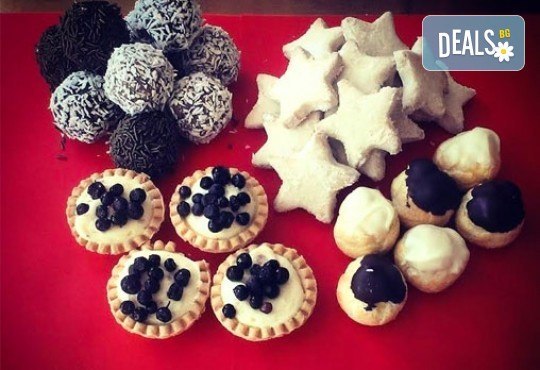 Сладки на килограм! Бутикови сладки фантазии, един или два килограма от майстор-сладкарите на Muffin House - Снимка 3