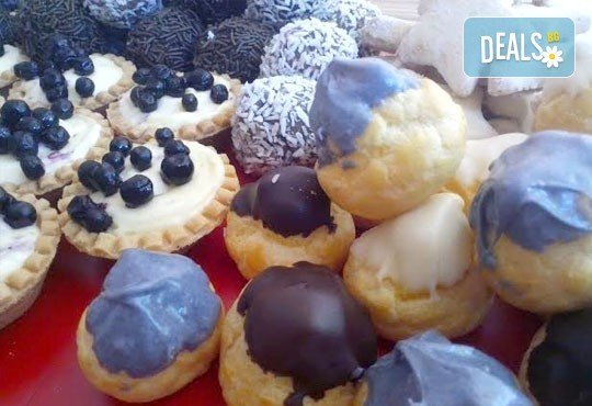 Сладки на килограм! Бутикови сладки фантазии, един или два килограма от майстор-сладкарите на Muffin House - Снимка 2