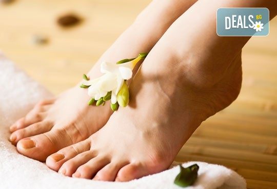 Педикюр с гел лак Gelish или Bluesky и бонус: сваляне на стар гел лак във фризьоро-козметичен салон Вили! - Снимка 4