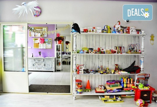 2 часа детски рожден ден с аниматор, меню за 10 деца, сладки и солени плата за родителите, голяма зала за игра, атракциони, стена за катерене, парти музика и зала за родителите в Детски клуб Аристокотките! - Снимка 14