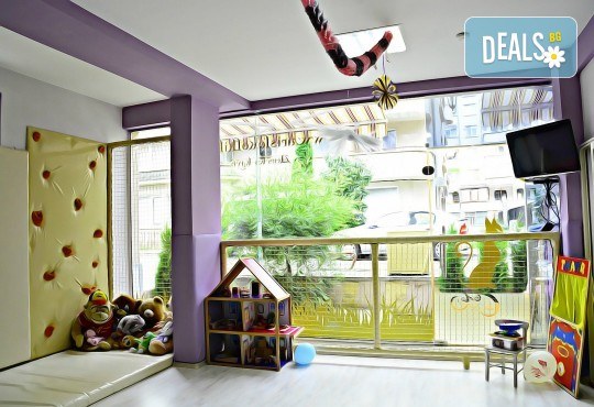 2 часа детски рожден ден с аниматор, меню за 10 деца, сладки и солени плата за родителите, голяма зала за игра, атракциони, стена за катерене, парти музика и зала за родителите в Детски клуб Аристокотките! - Снимка 18