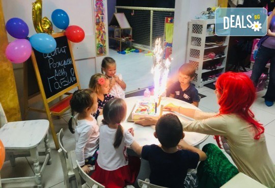2 часа детски рожден ден с аниматор, меню за 10 деца, сладки и солени плата за родителите, голяма зала за игра, атракциони, стена за катерене, парти музика и зала за родителите в Детски клуб Аристокотките! - Снимка 22