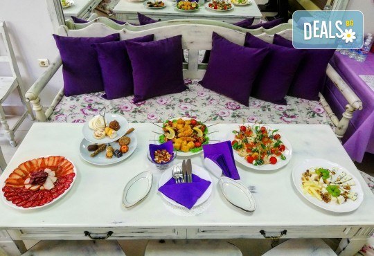 2 часа детски рожден ден с аниматор, меню за 10 деца, сладки и солени плата за родителите, голяма зала за игра, атракциони, стена за катерене, парти музика и зала за родителите в Детски клуб Аристокотките! - Снимка 24