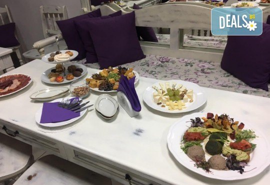 2 часа детски рожден ден с аниматор, меню за 10 деца, сладки и солени плата за родителите, голяма зала за игра, атракциони, стена за катерене, парти музика и зала за родителите в Детски клуб Аристокотките! - Снимка 29