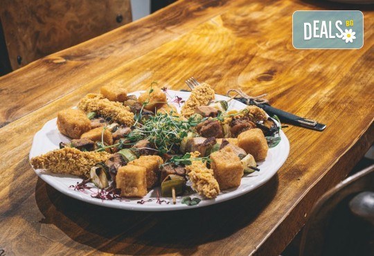 2 часа детски рожден ден с аниматор, меню за 10 деца, сладки и солени плата за родителите, голяма зала за игра, атракциони, стена за катерене, парти музика и зала за родителите в Детски клуб Аристокотките! - Снимка 31