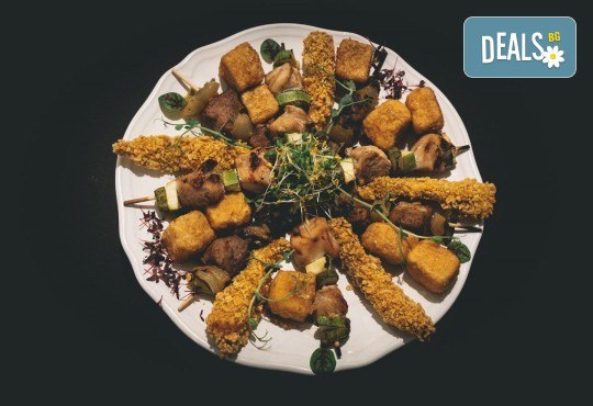 2 часа детски рожден ден с аниматор, меню за 10 деца, сладки и солени плата за родителите, голяма зала за игра, атракциони, стена за катерене, парти музика и зала за родителите в Детски клуб Аристокотките! - Снимка 33