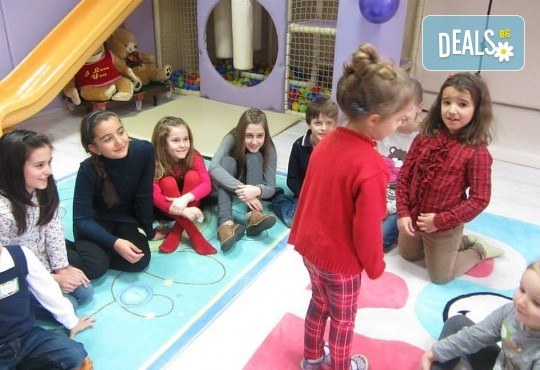 2 часа детски рожден ден с аниматор, меню за 10 деца, сладки и солени плата за родителите, голяма зала за игра, атракциони, стена за катерене, парти музика и зала за родителите в Детски клуб Аристокотките! - Снимка 11