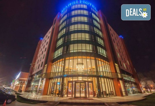 Петзвездна Нова година в Одрин, Турция! 2 нощувки с 2 закуски и 1 вечеря, Новогодишна Гала вечеря с програма в Hotel Margi 5*, възможност за транспорт! - Снимка 1