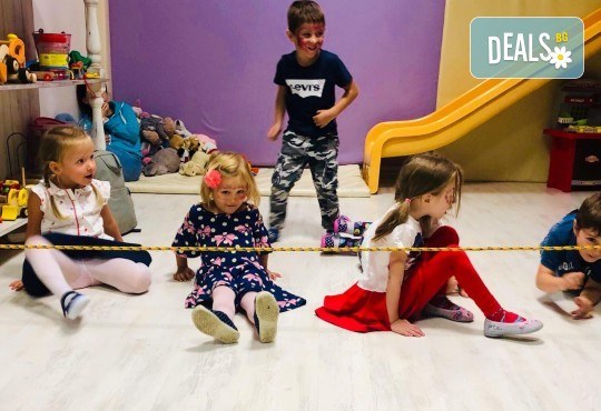 3 часа детски рожден ден с аниматор, меню за 10 деца, сладки и солени плата за родителите, голяма зала за игра, атракциони, стена за катерене, парти музика и зала за родителите в Детски клуб Аристокотките! - Снимка 18