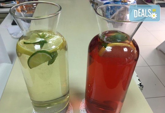 3 часа детски рожден ден с аниматор, меню за 10 деца, сладки и солени плата за родителите, голяма зала за игра, атракциони, стена за катерене, парти музика и зала за родителите в Детски клуб Аристокотките! - Снимка 22