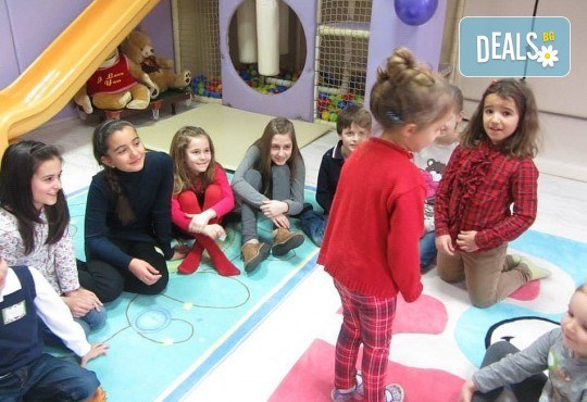 3 часа детски рожден ден с аниматор, меню за 10 деца, сладки и солени плата за родителите, голяма зала за игра, атракциони, стена за катерене, парти музика и зала за родителите в Детски клуб Аристокотките! - Снимка 3