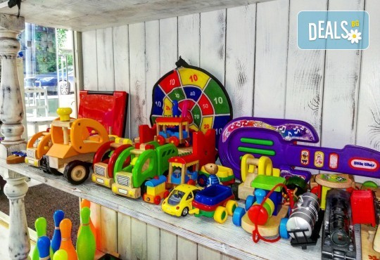 3 часа детски рожден ден с аниматор, меню за 10 деца, сладки и солени плата за родителите, голяма зала за игра, атракциони, стена за катерене, парти музика и зала за родителите в Детски клуб Аристокотките! - Снимка 14