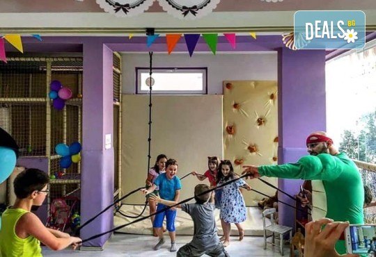 3 часа детски рожден ден с аниматор, меню за 10 деца, сладки и солени плата за родителите, голяма зала за игра, атракциони, стена за катерене, парти музика и зала за родителите в Детски клуб Аристокотките! - Снимка 15