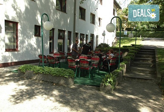 Нова година във Върнячка баня на супер цена! 2 нощувки със закуски в хотел Вила Панония, транспорт и водач от Еко Тур! - Снимка 2