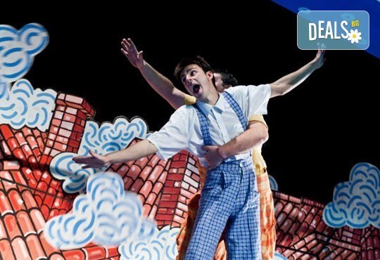 Красив, умен и прилично дебел! Гледайте с децата Карлсон, който живее на покрива в Младежки театър, Голяма сцена на 28.09. от 11 ч. - Снимка 2