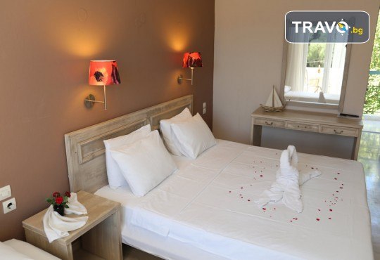 Мини почивка през септември на о. Лефкада: 2 нощувки със закуски в Hotel Sunshine Inn 3*, транспорт и круиз из 7-те Йонийски острова! - Снимка 11