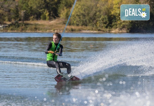Урок по уейк борд с включен транспорт от София, теория и практически упражнения от Фирма Scoot! - Снимка 1