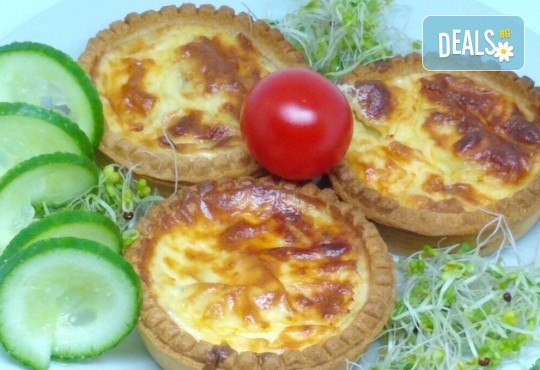 30 броя мини киш с вкус по избор: френски сирена, шунка и кашкавал или луканка и маслини от Кетърингхапки.com! - Снимка 2