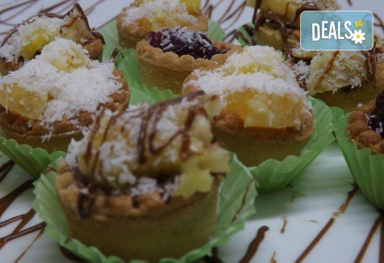 Вземете 30 апетитни тарталети с баварски крем или течен шоколад и горски плодове от Кетърингхапки.com! - Снимка 2