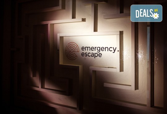 Играйте с приятели! Отборна ескейп игра Направление Неизвестно от Emergency Escape! - Снимка 1