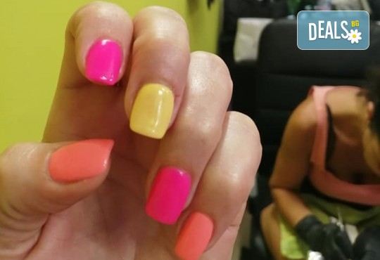 Маникюр с гел лак Bluesky, маска за ръце, със или без сваляне на стар гел лак и 10% отстъпка при следващо посещение в салон Atelier Des Fleurs! - Снимка 7