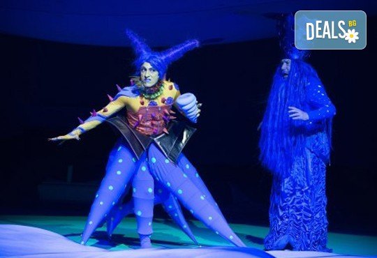 Гледайте с децата Малката морска сирена на 12.10. от 11 ч., в Театър ''София'', билет за двама! С награда Икар 2017 за сценография! - Снимка 5