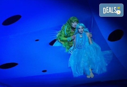 Гледайте с децата Малката морска сирена на 12.10. от 11 ч., в Театър ''София'', билет за двама! С награда Икар 2017 за сценография! - Снимка 4
