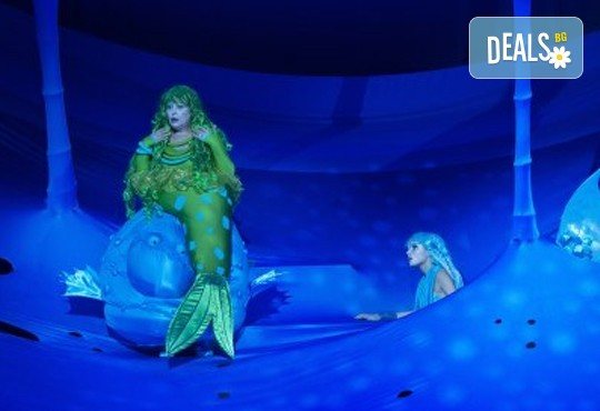 Гледайте с децата Малката морска сирена на 12.10. от 11 ч., в Театър ''София'', билет за двама! С награда Икар 2017 за сценография! - Снимка 2