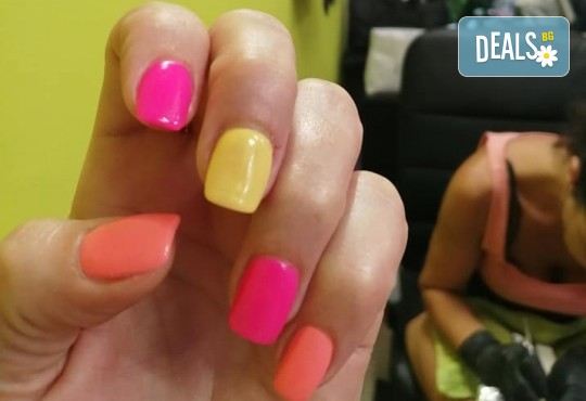 Изграждане на ноктопластика с гел, маникюр с гел лак BlueSky и 10% отстъпка при следващо посещение в салон Atelier Des Fleurs! - Снимка 7