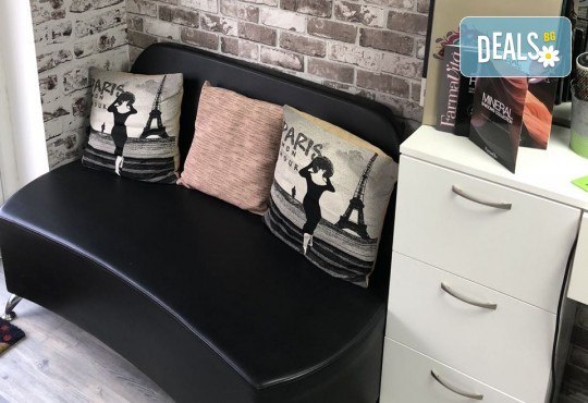 Боядисване с боя на клиента, терапия с продукти според нуждите на косата и прав сешоар в салон за красота Diva - Снимка 5