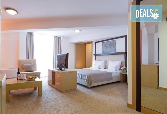 Last minute! Нова година в Белград! 2 нощувки със закуски в СПА хотел Tulip Inn 3*, вечеря и Новогодишна вечеря с жива музика и неограничени напитки, басейн и СПА - Снимка 4