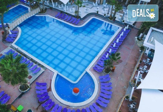 Посрещнете Нова година 2020 в хотел Fafa Premium Resort 4*, Албания, с АБВ Травелс! 3 нощувки, 3 закуски и 2 вечери, транспорт и програма в Дуръс, Скопие и Охрид! - Снимка 5