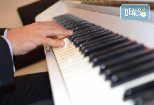 Един или два урока по китара, барабани, пиано, бас китара, саксофон, гайда, пеене или друг избран инструмент при преподавател в Rock School! - Снимка 7