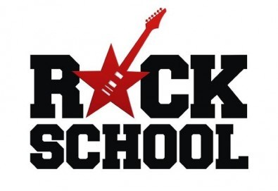 Един или два урока по китара, барабани, пиано, бас китара, саксофон, гайда, пеене или друг избран инструмент при преподавател в Rock School!