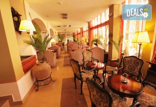 4-звездна Нова година в Охрид! 3 нощувки със закуски и 2 вечери в Hotel Belvedere, Новогодишна празнична вечеря и транспорт - Снимка 11