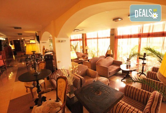 4-звездна Нова година в Охрид! 3 нощувки със закуски и 2 вечери в Hotel Belvedere, Новогодишна празнична вечеря и транспорт - Снимка 12
