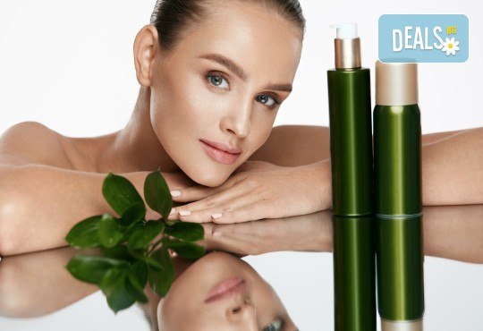 Хубава жена! Мануално почистване на лице с медицинската козметика Derma medica в Бутиков салон Royal Beauty Room - Снимка 2