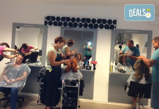 Красиви коси! Боядисване на корени с италианска боя, измиване, прическа със сешоар и бонус: подстригване на връхчета в салон B BEAUTY! - Снимка 3