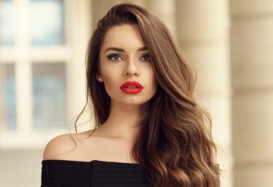 Подстригване, терапия L'Oreal и прическа със сешоар при стилист в Салон за красота Blush Beauty!