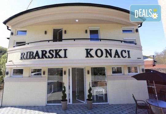 Купон по сръбски за Нова година в Рибарска баня! 3 нощувки със закуски, обяди и вечери, доплащане за Новогодишна вечеря в хотел Рибарски конаци - Снимка 2