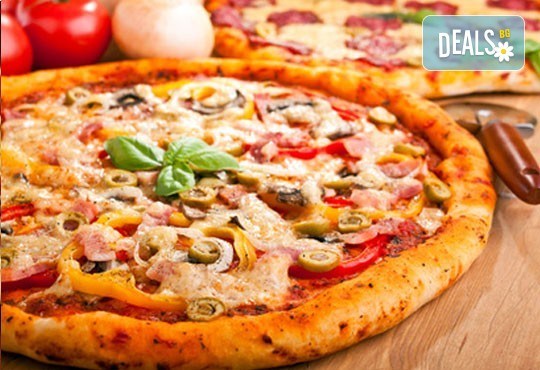 Вземете за вкъщи или хапнете на място вкусна пица по избор от La Dolce Vita bar & dinner! - Снимка 3