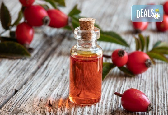 Поглезете кожата си! Стягащ и тонизиращ масаж на лице, скалп и деколте с шипково масло в масажно студио Спавел! - Снимка 1