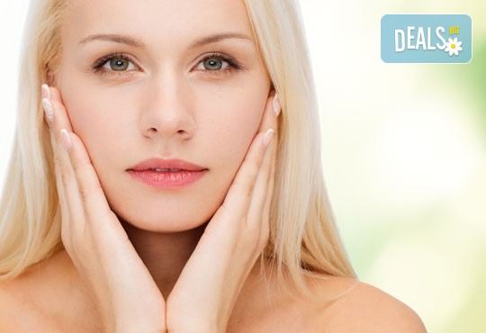 Поглезете кожата си! Стягащ и тонизиращ масаж на лице, скалп и деколте с шипково масло в масажно студио Спавел! - Снимка 2